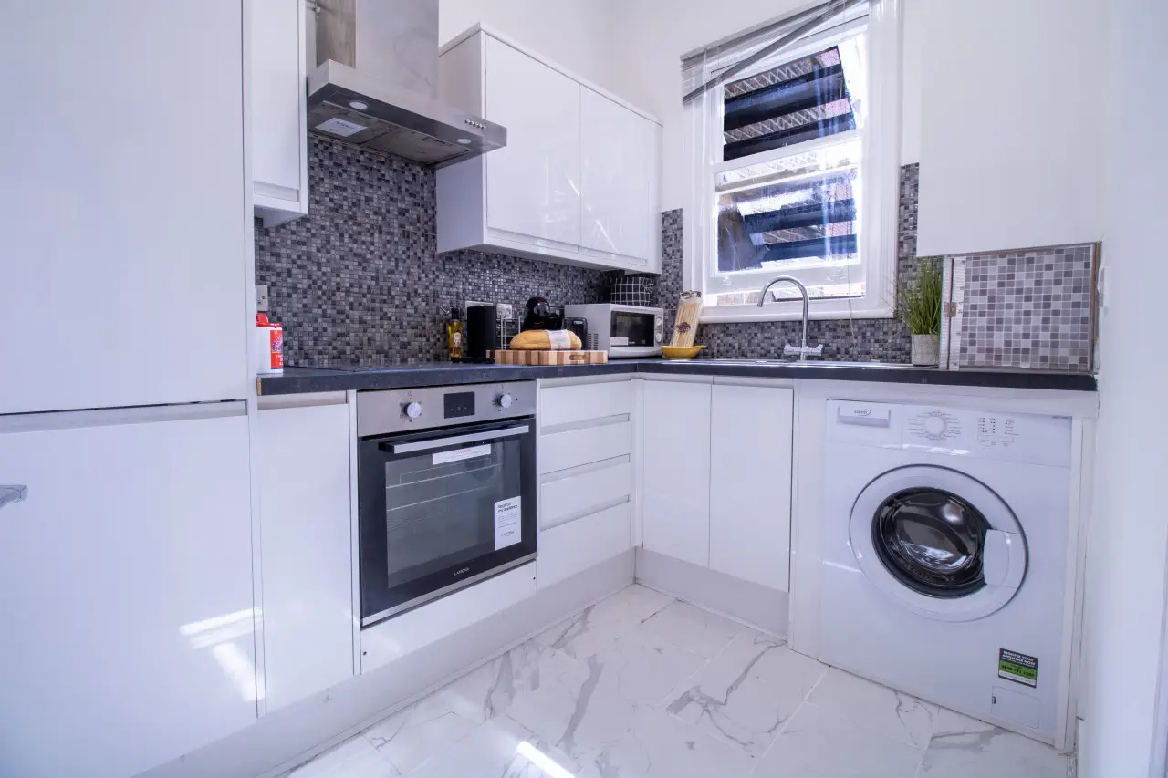 Mayfair Studio Apartment - Image 5