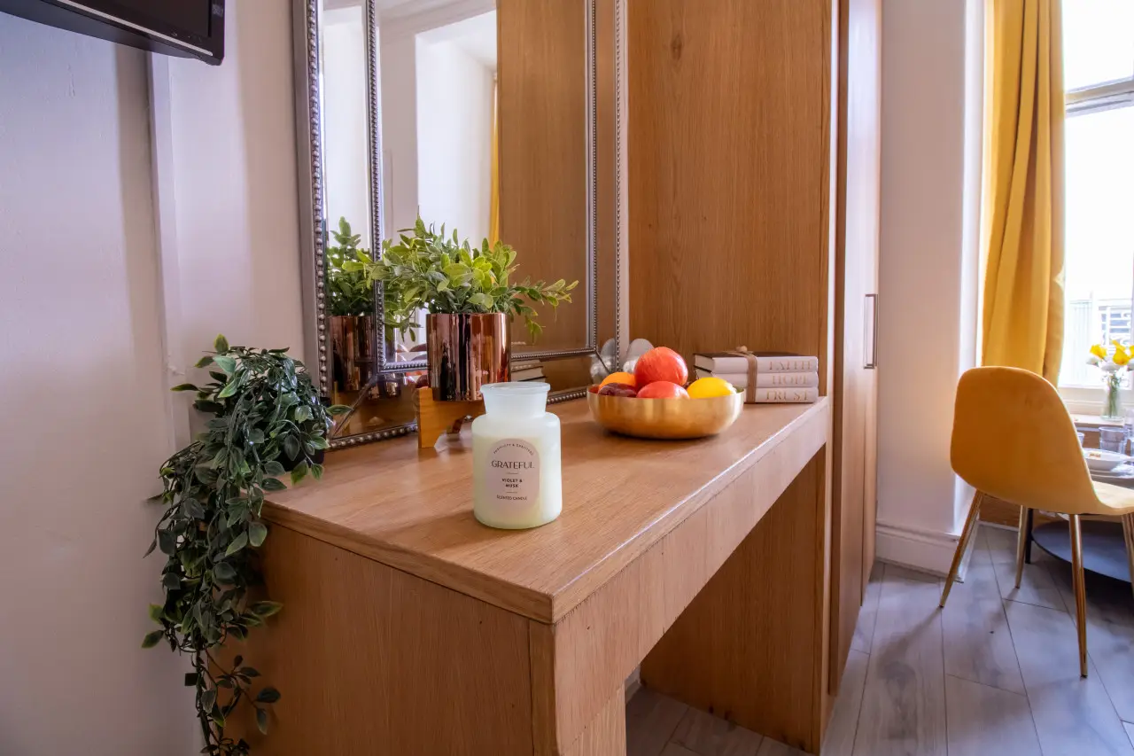Mayfair Studio Apartment - Image 4