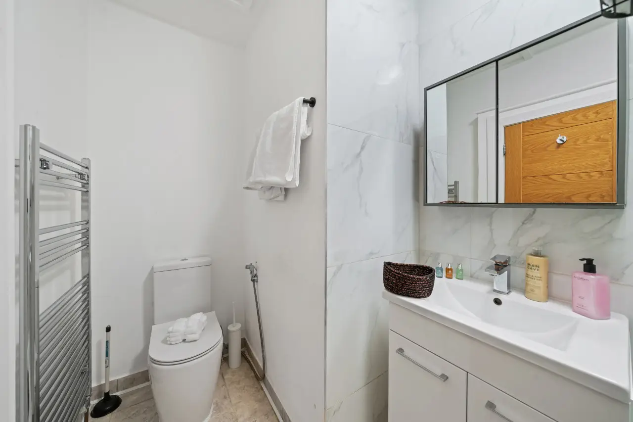 Mayfair Studio Apartment - Image 3