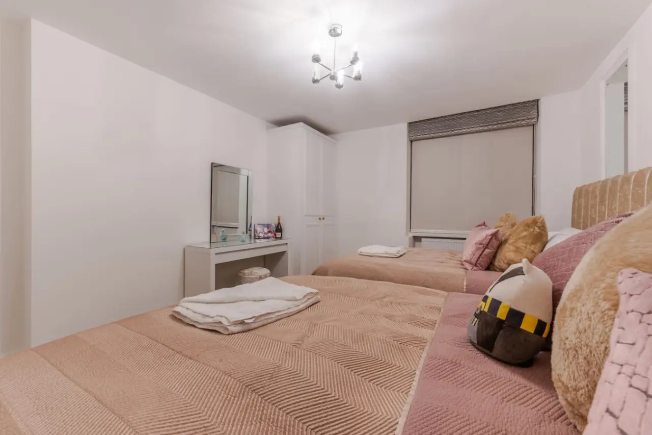Flat 2 Harley Street - Image 6