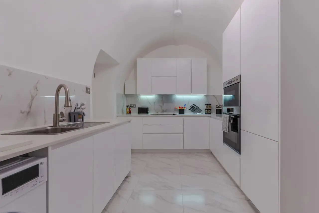Flat 2 Harley Street - Image 2