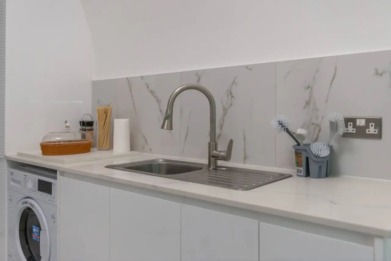 Flat 2 Harley Street - Image 3