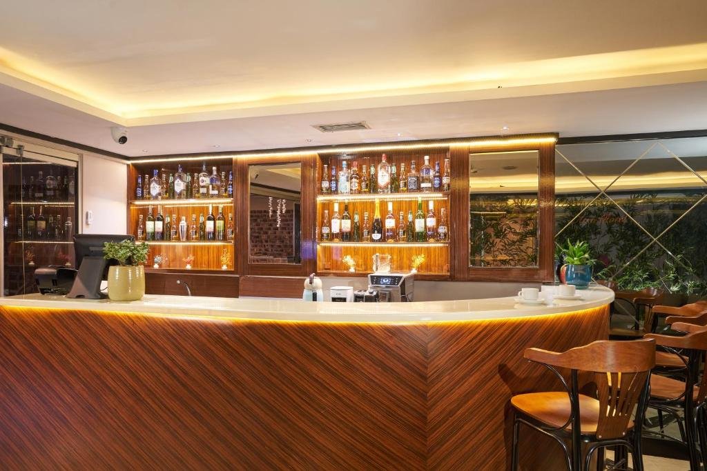 Atro Hotel - Image 4
