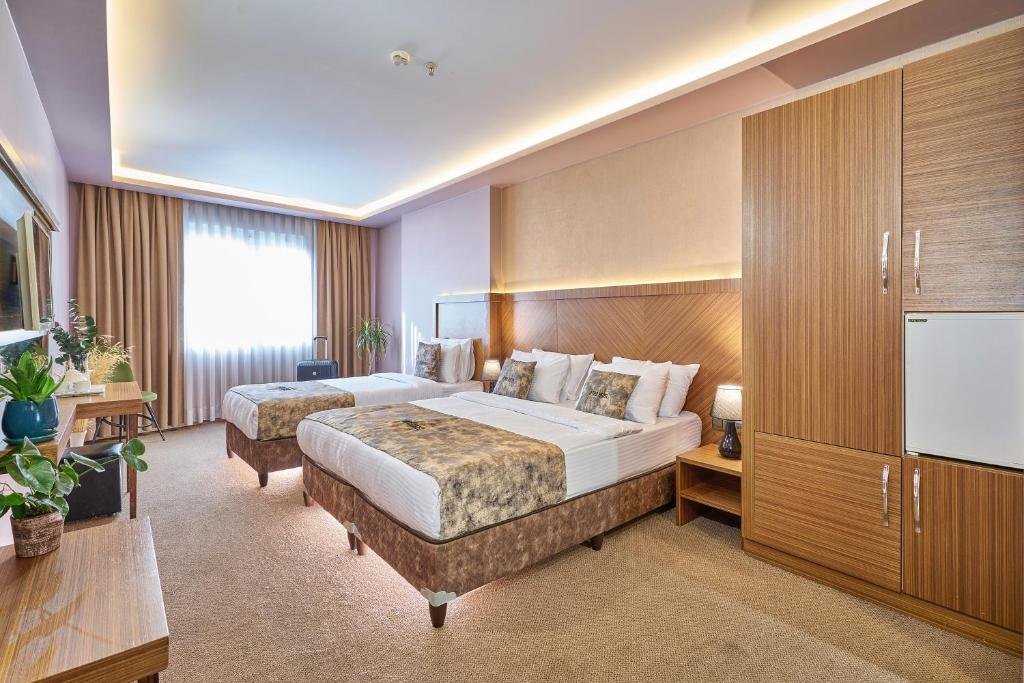 Atro Hotel - Image 2